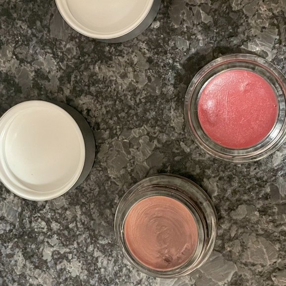 TWO Vapour Organic Beauty Velvet Lip Glosses in FEARLESS & FEVER - Picture 4 of 7